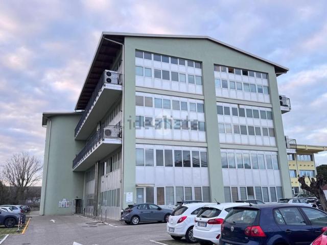 Ufficio in affitto di 220 m² in Via Pomposa, 41