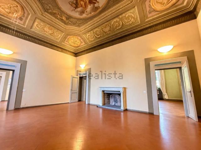 Ufficio in affitto di 220 m² in Via Rinaldesca, 3