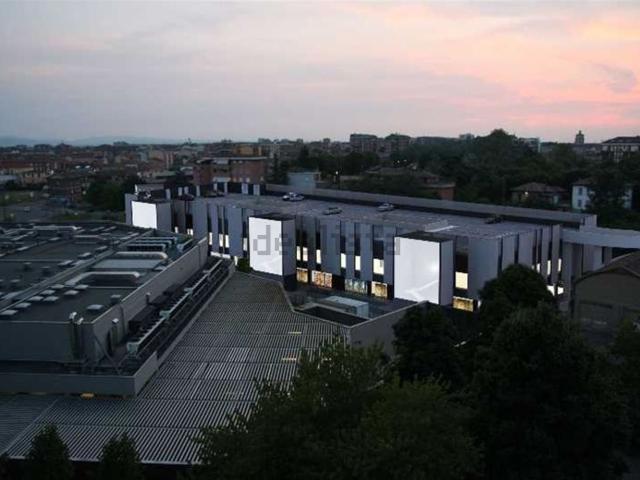 Ufficio in affitto di 220 m² in Viale Dante Alighieri