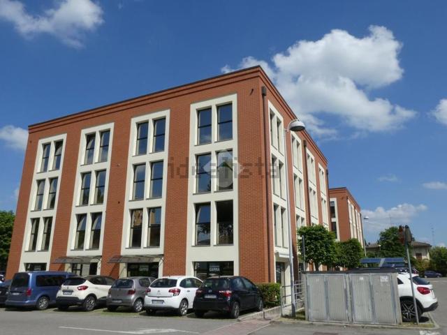 Ufficio in affitto di 235 m²