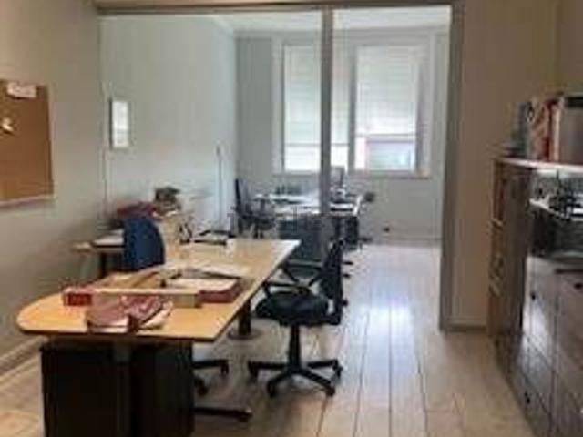 Ufficio in affitto di 230 m²