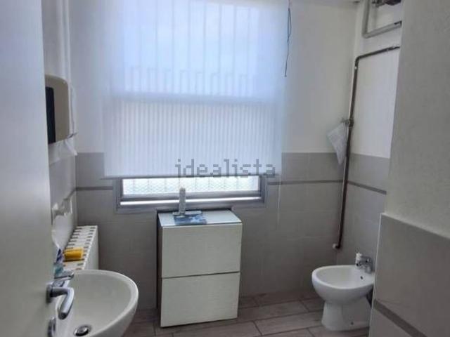 Ufficio in affitto di 230 m²