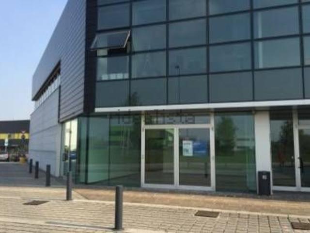 Ufficio in affitto di 230 m²