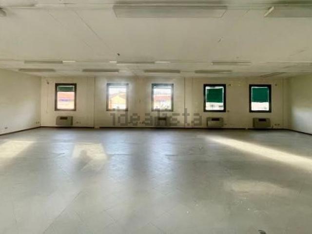 Ufficio in affitto di 230 m² in Piazza Unità d&apos Italia