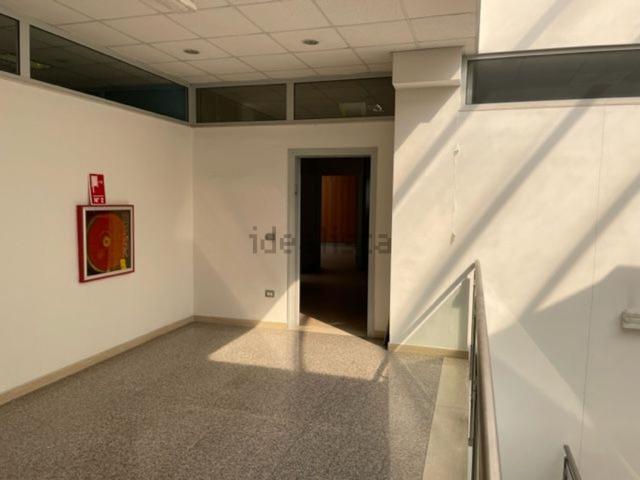 Ufficio in affitto di 230 m² in Via Mattei