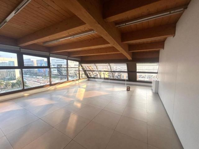 Ufficio in affitto di 230 m² in Via Carlo Goldoni, 67