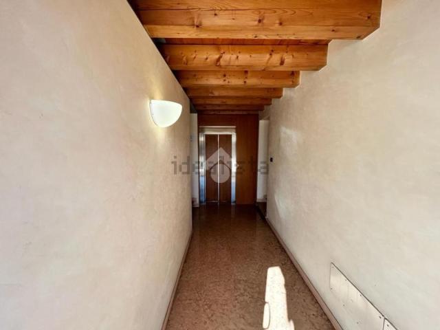 Ufficio in affitto di 230 m² in Via Salute, 34