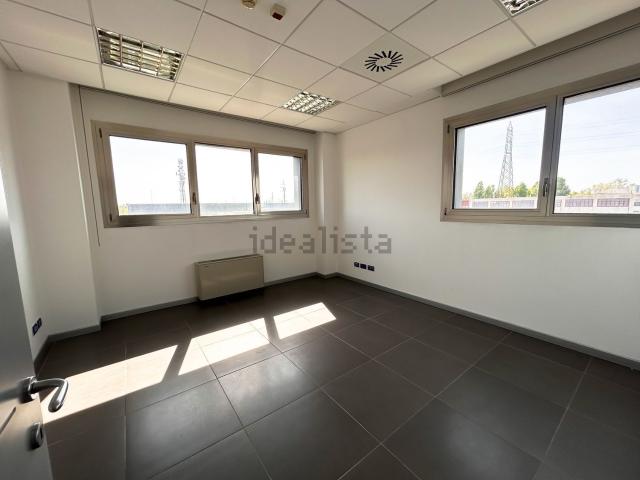Ufficio in affitto di 230 m² in Via Uruguay