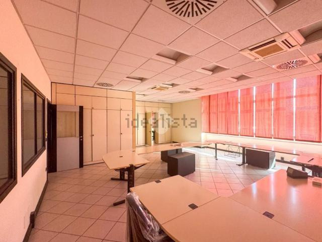 Ufficio in affitto di 230 m² in Viale Abruzzo