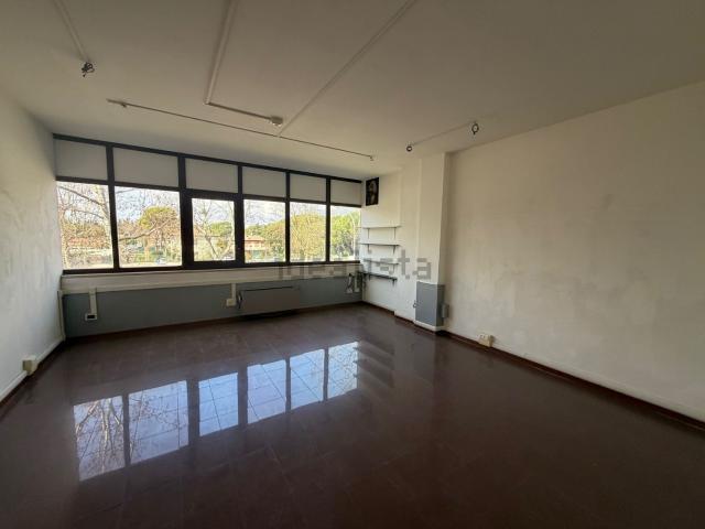 Ufficio in affitto di 230 m² in Viale dello Stadio, 77
