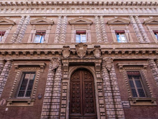 Ufficio in affitto di 232 m² in Via San Vitale