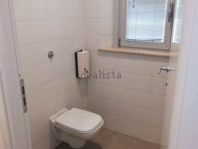 Ufficio in affitto di 240 m²