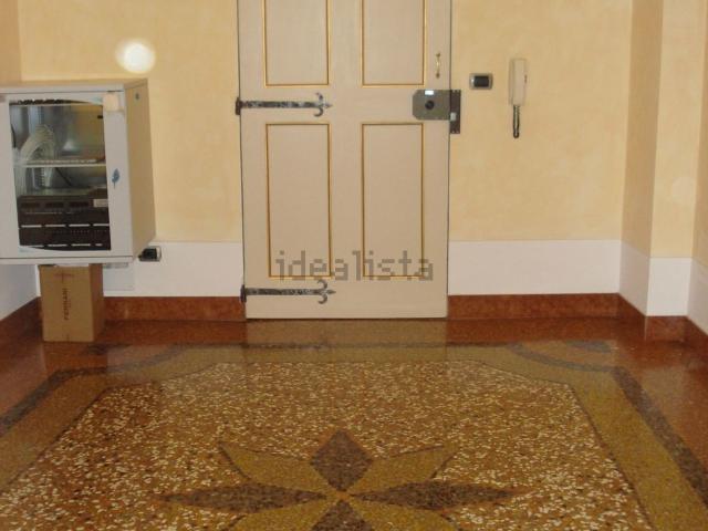 Ufficio in affitto di 240 m²
