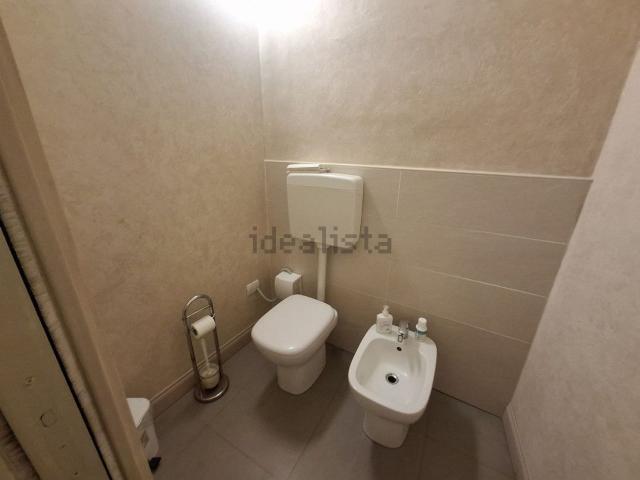 Ufficio in affitto di 240 m²