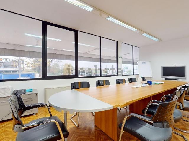 Ufficio in affitto di 240 m² in Circonvallazione Nuova, 22