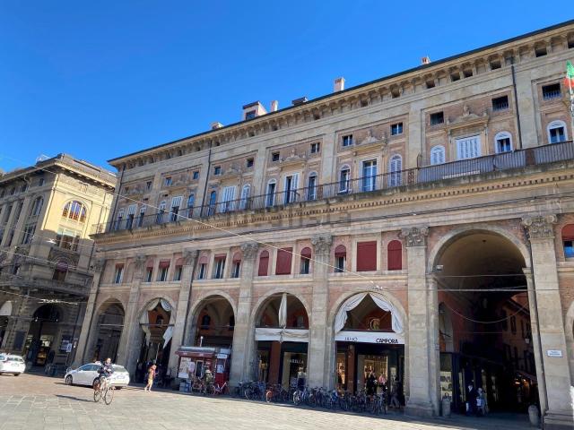 Ufficio in affitto di 240 m² in Piazza Maggiore
