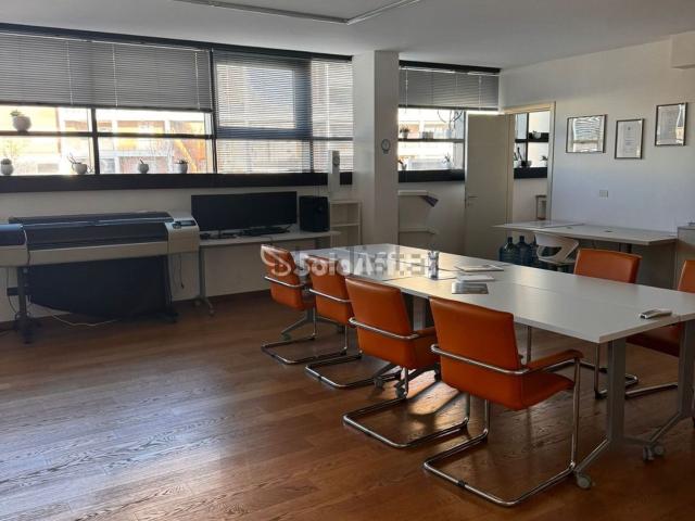 Ufficio in affitto di 240 m² in Via Cetteo Ciglia