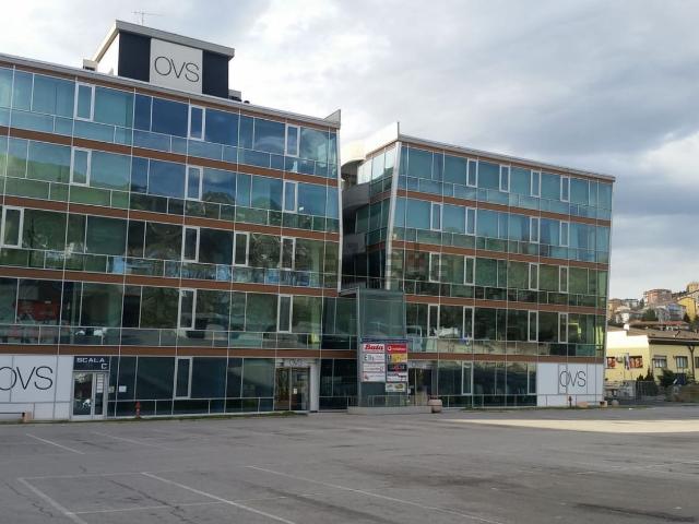 Ufficio in affitto di 240 m² in Viale del Basento, 114