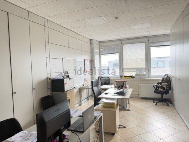 Ufficio in affitto di 240 m² in Viale della Mercanzia