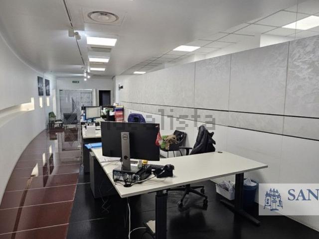 Ufficio in affitto di 255 m² in Strada Padana Verso Verona