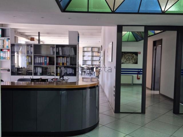 Ufficio in affitto di 255 m² in Via Tiburtina Valeria