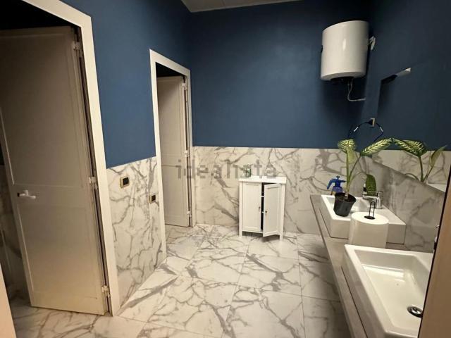 Ufficio in affitto di 255 m² in Via Vittorio Veneto, 40