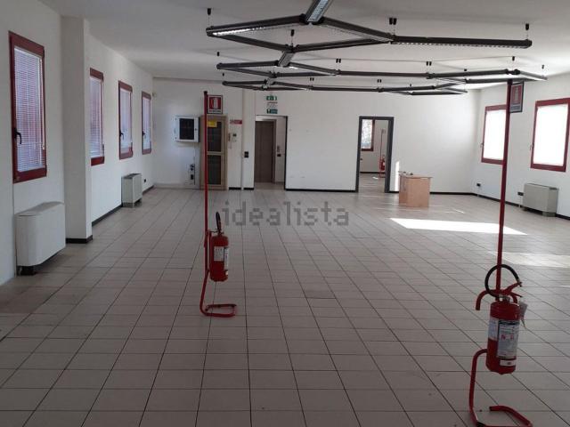 Ufficio in affitto di 255 m² in Viale Palmiro Togliatti