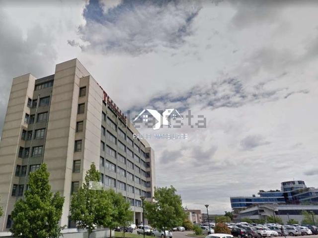 Ufficio in affitto di 250 m²