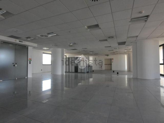 Ufficio in affitto di 250 m² in Via Molino Rosso, 9