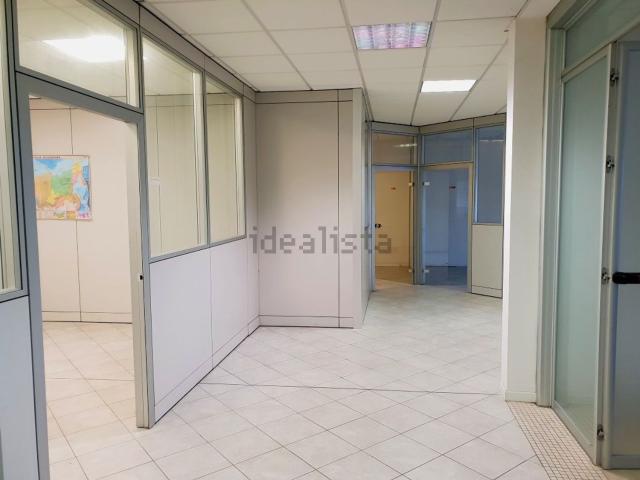 Ufficio in affitto di 250 m² in Via Antonio Benucci