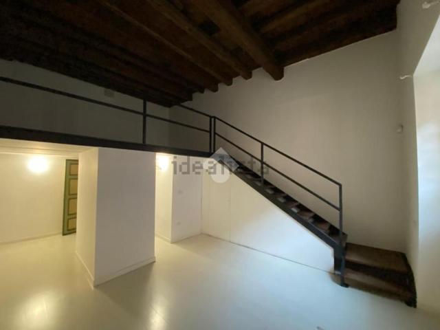 Ufficio in affitto di 250 m² in Via Armando Diaz, 2
