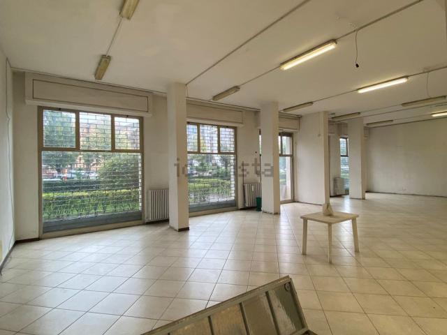 Ufficio in affitto di 250 m² in Via Carlo Belviglieri