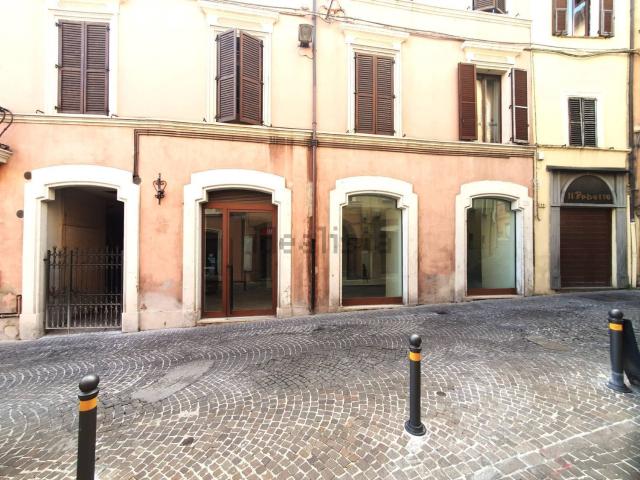 Ufficio in affitto di 250 m² in Via Enrico Cialdini