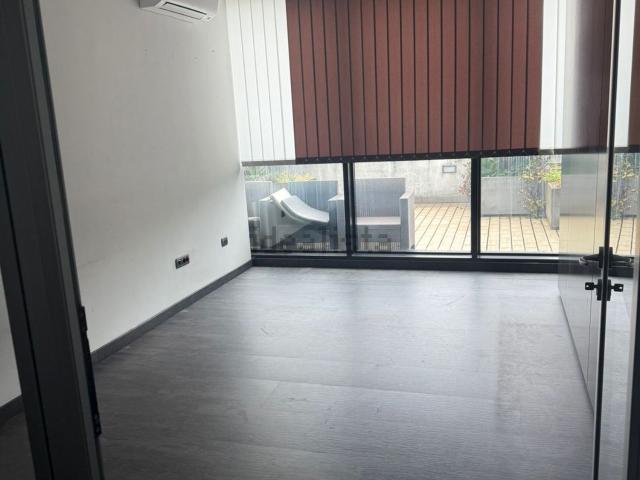 Ufficio in affitto di 250 m² in Via Giorgio de Chirico, 225