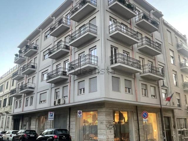 Ufficio in affitto di 250 m² in Via Panella