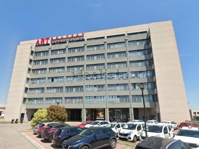 Ufficio in affitto di 250 m² in Via Persic. Vecchia