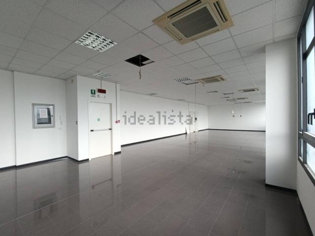 Ufficio in affitto di 250 m² in Via Persicetana Vecchia