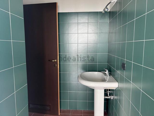 Ufficio in affitto di 250 m² in Via Persicetana Vecchia, 26