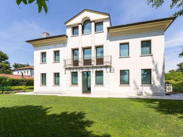 Ufficio in affitto di 250 m² in Via Piave, 134