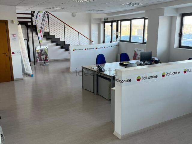 Ufficio in affitto di 250 m² in Via Pier Paolo Pasolini, 38