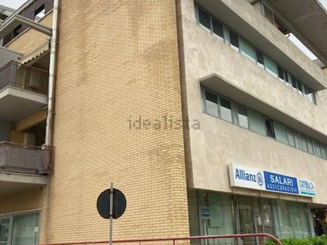 Ufficio in affitto di 250 m² in Via Raffaello Sanzio