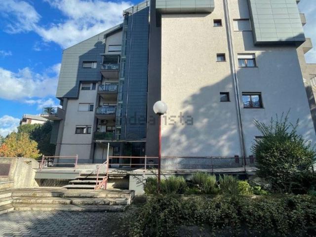Ufficio in affitto di 250 m² in Via Repaci, 14