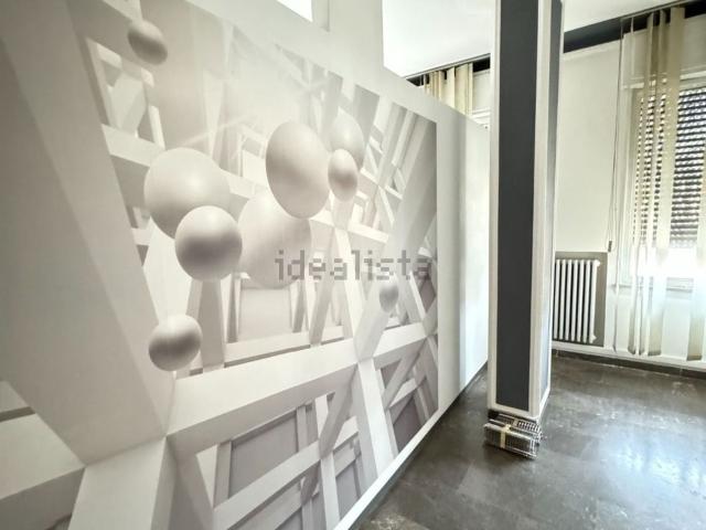 Ufficio in affitto di 250 m² in Via Tomaso Albinoni, 3