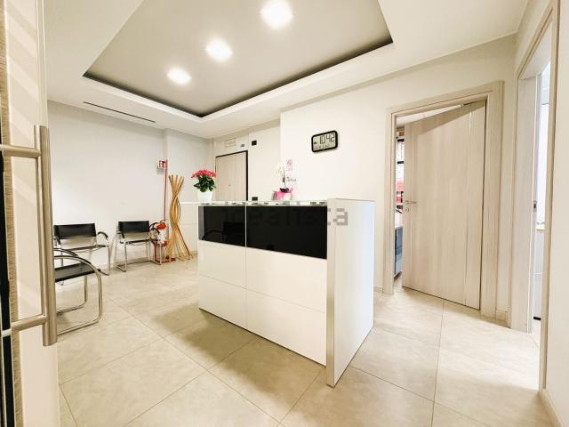 Ufficio in affitto di 250 m² in Viale della Stazione