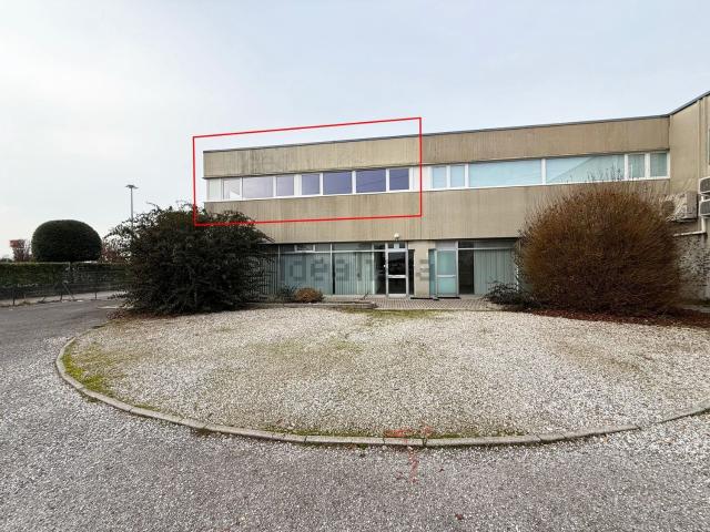Ufficio in affitto di 260 m² in Via Marconi, 46