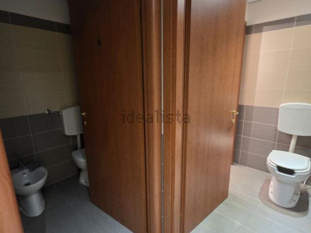 Ufficio in affitto di 260 m² in Via Sesta Strada