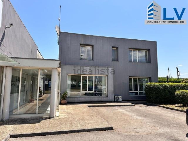 Ufficio in affitto di 260 m² in Viale dell&apos Industria