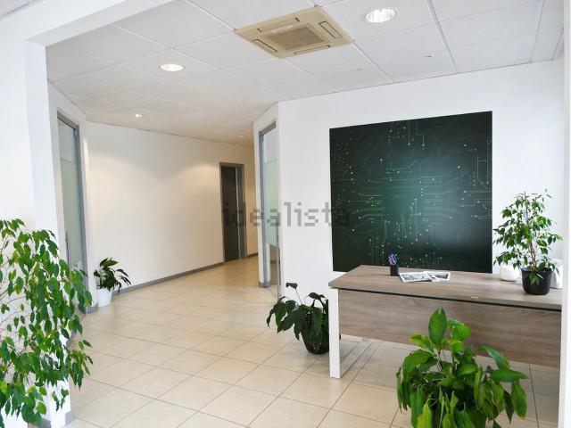 Ufficio in affitto di 261 m² in Via Europa Unita