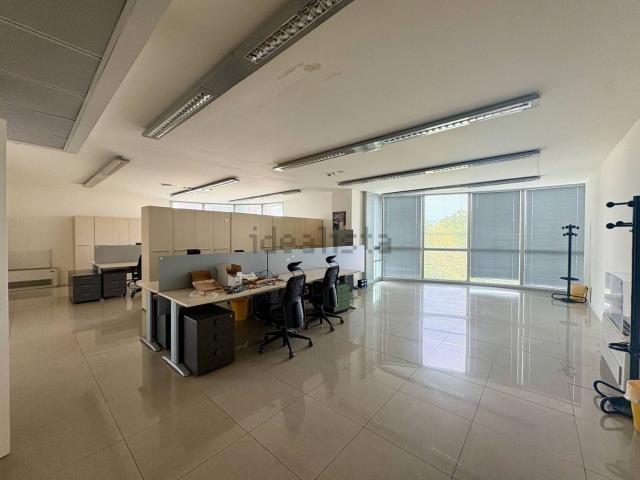 Ufficio in affitto di 275 m²