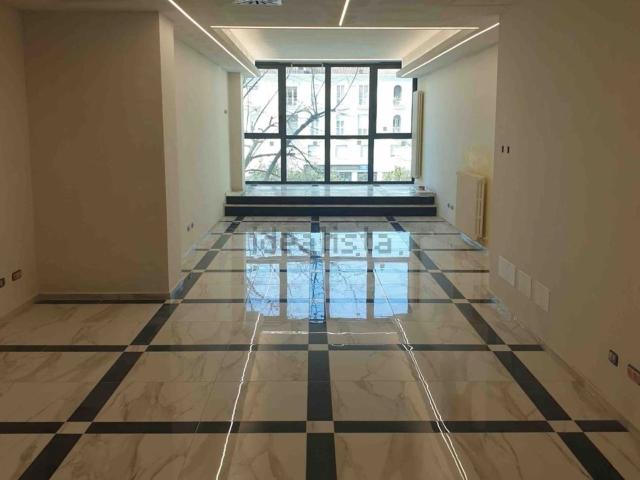 Ufficio in affitto di 275 m² in Via Taverna Giuseppe